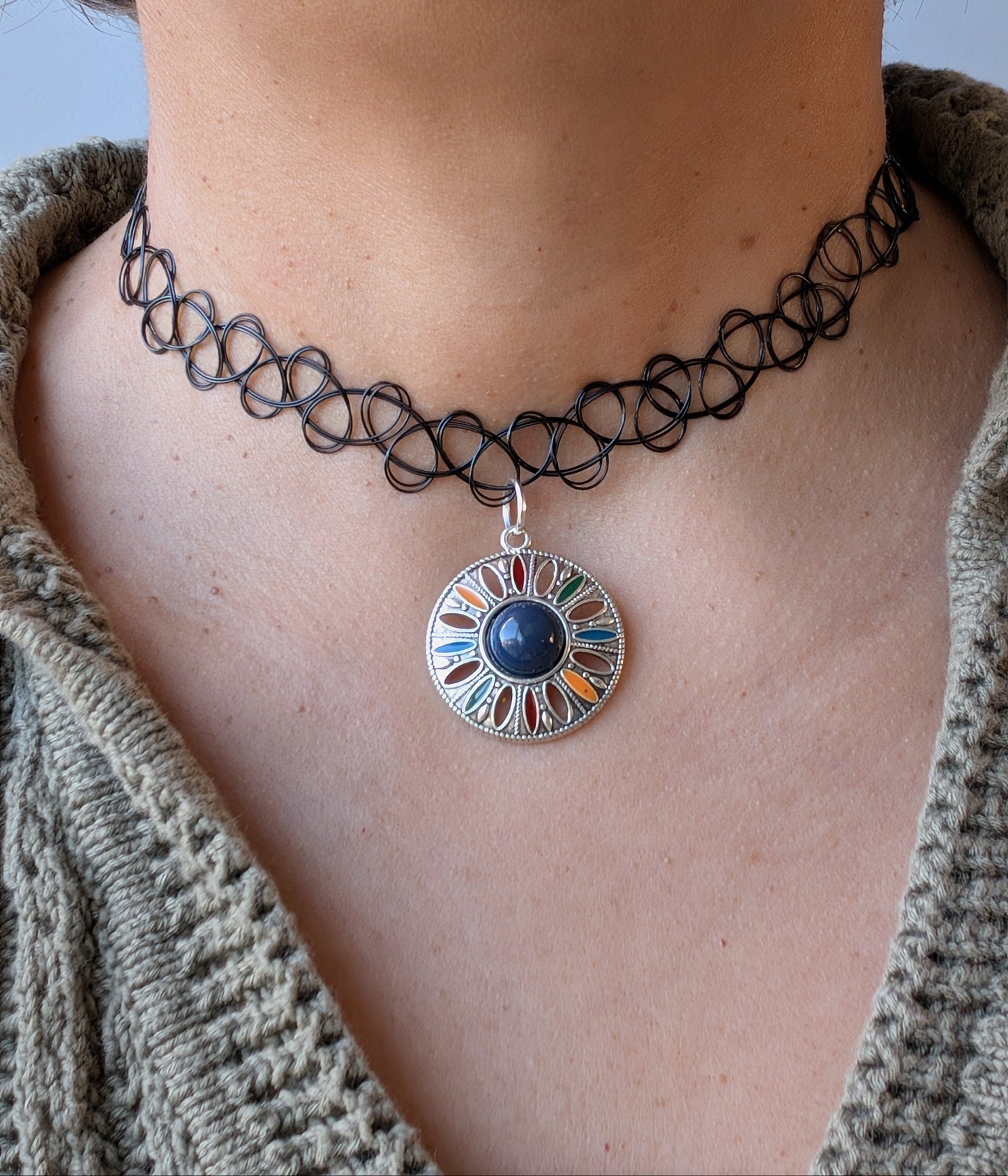 Slip on effortless style with this adjustable stretchy elastic necklace featuring a gorgeous boho antique silver charm.