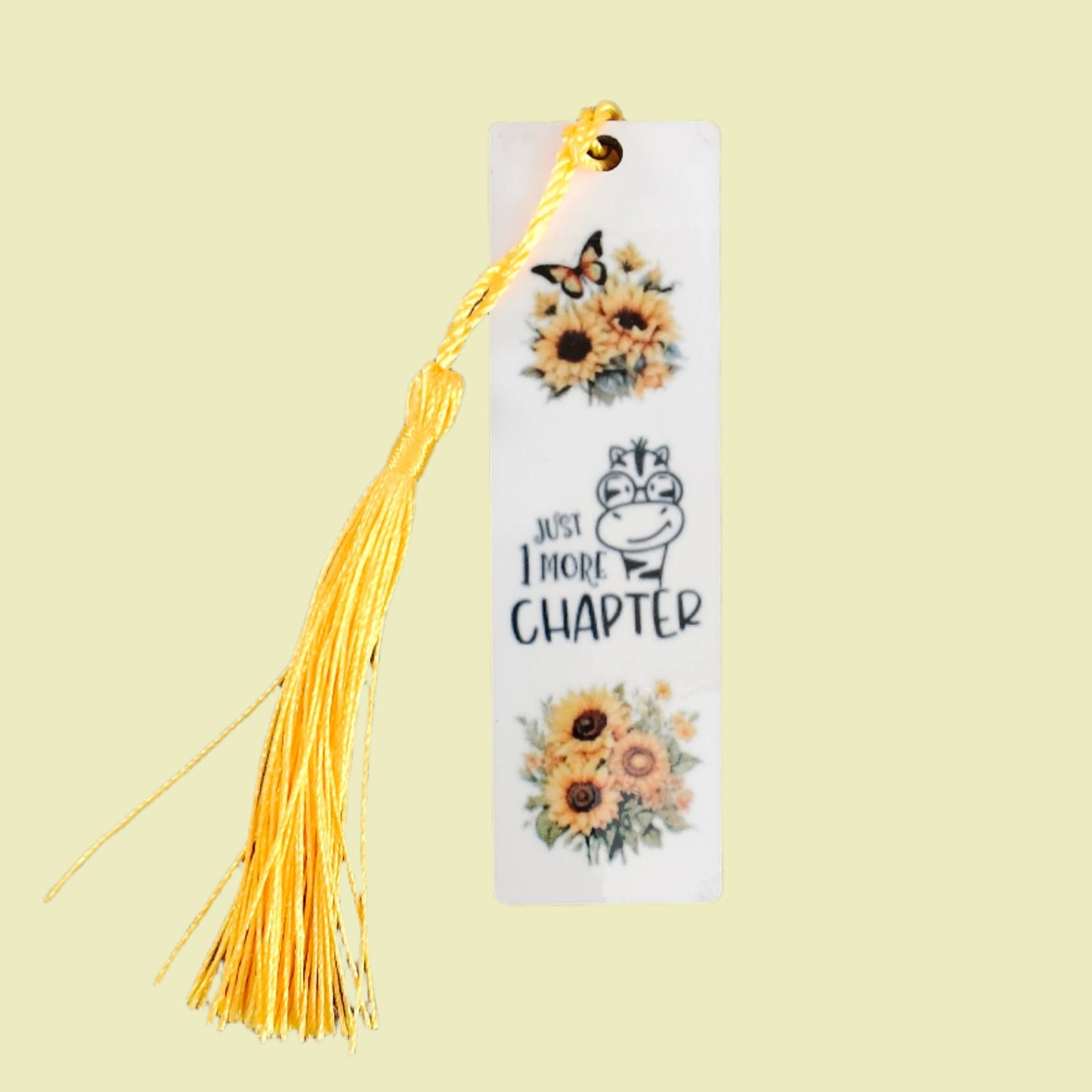 Never lose your place again with our beautiful double sided tassel bookmark! Featuring a vibrant sunflower design and the inspiring phrase "Just 1 more chapter", this bookmark will keep you motivated to keep reading. Say goodbye to bent pages and hello to organized reading!
Tassel color will vary
Long bookmark length 1 x 5.5 in
Short bookmark length 1 x 3.7 in