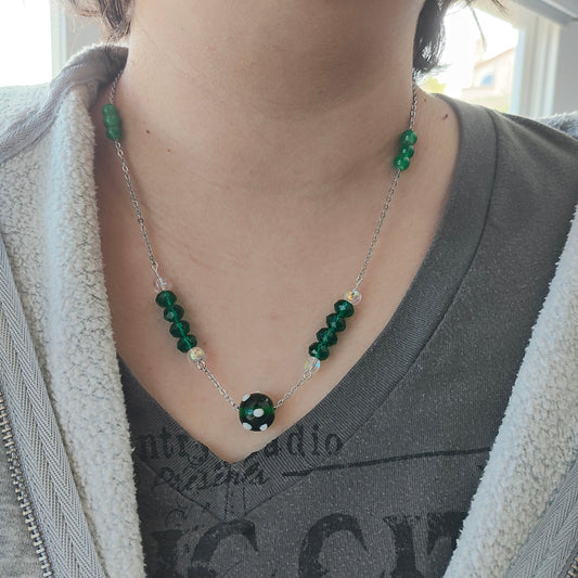 This 21.5 inch necklace features 6mm glass beads and 8mm crystal beads on a silver chain with a gorgeous accent glass bead. Lightweight at only 0.50 oz, it adds a touch of elegance to any outfit. Feel confident and beautiful with this stunning necklace.
Necklace - 21.5 inches 6mm glass beads and 8mm crystal beads on a silver chain with accent glass bead