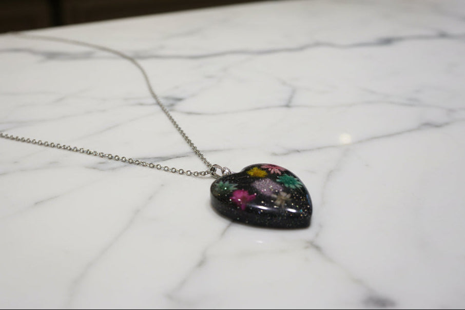 Necklace - 15.75 inches stainless steel link cable chain with resin dried flowers pendant