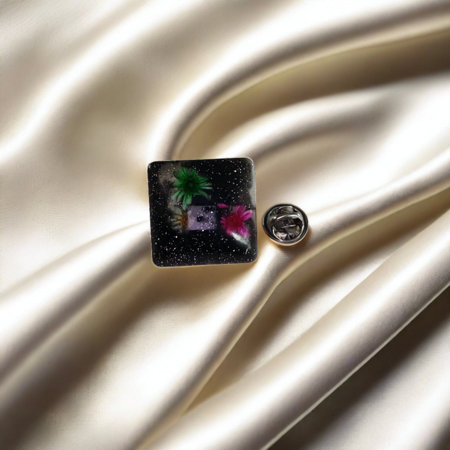 Pin - 3D dried flowers resin pin with silver butterfly clutch