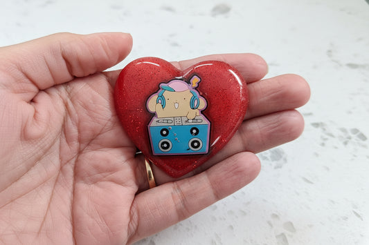 Pin - 3D Pomppompurin resin pin with silver butterfly clutch