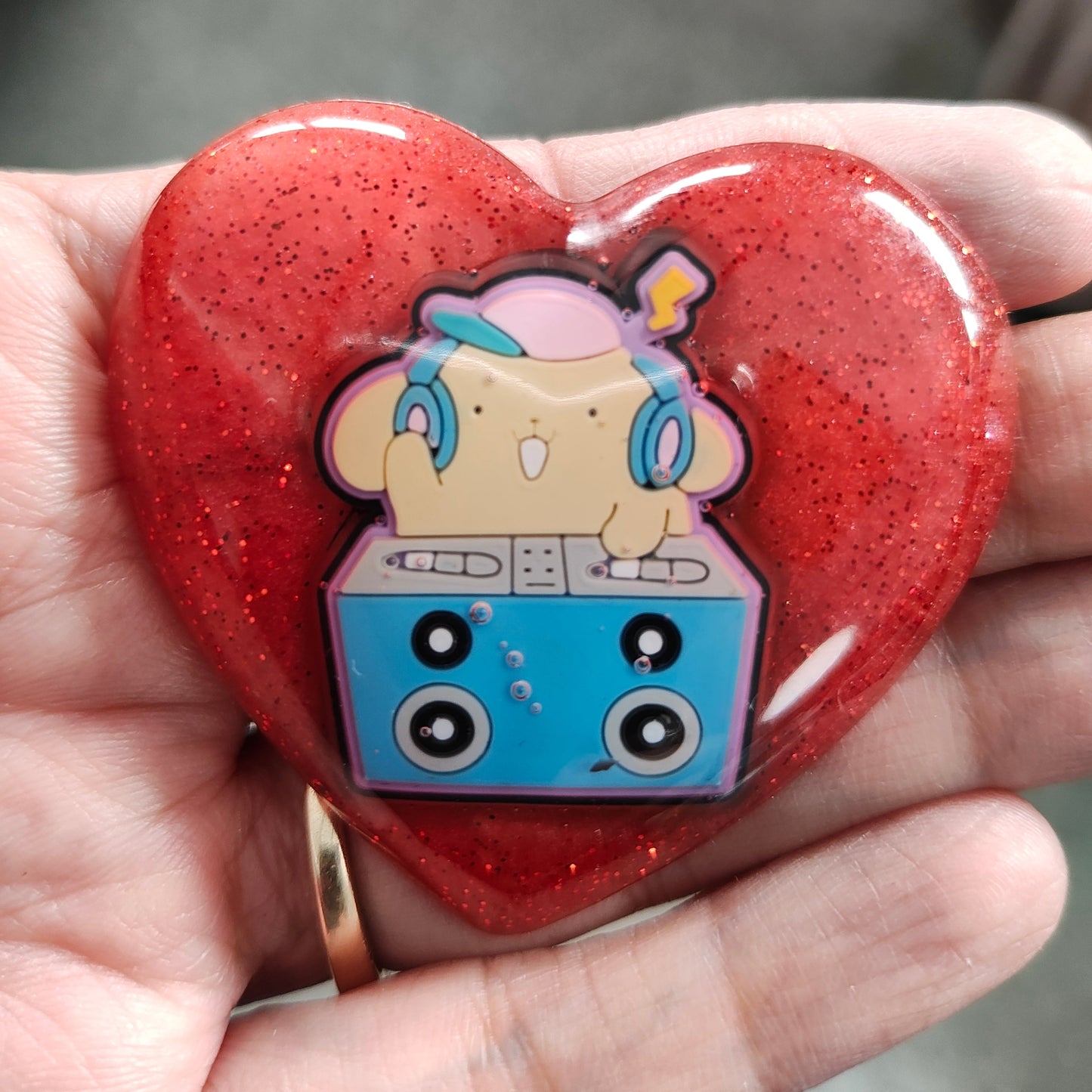 Pin - 3D Pomppompurin resin pin with silver butterfly clutch