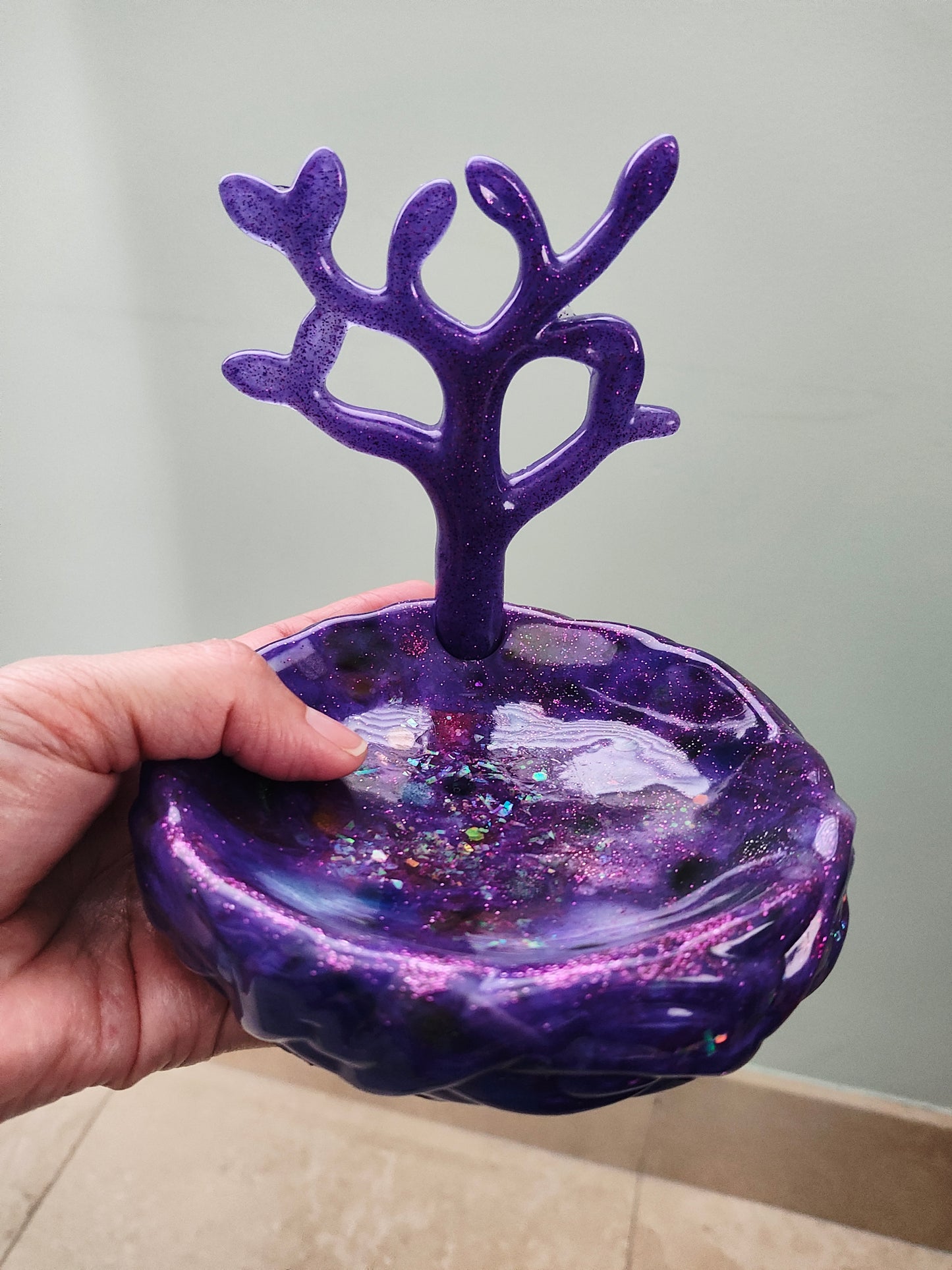 Resin tree jewelry stand with dish trinket