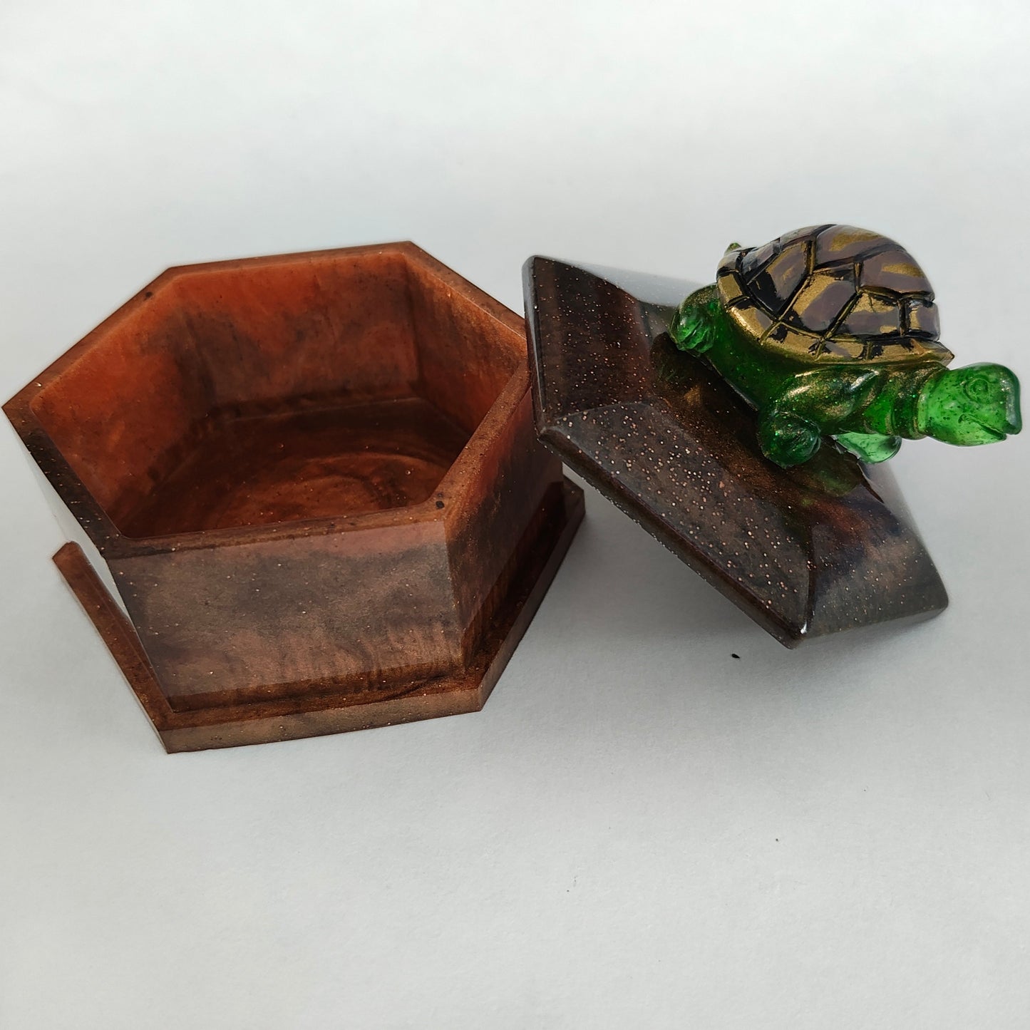 Knickknack - Resin hexagon trinket box with turtle lid
