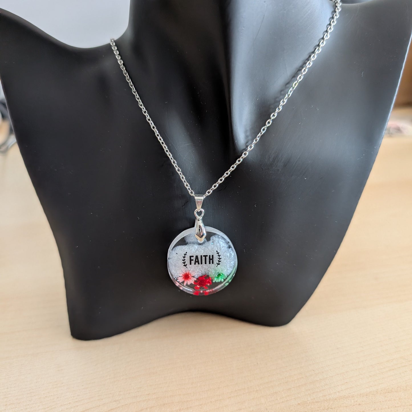Necklace - 21 inches stainless steel cable link chain with a resin with flowers round pendant