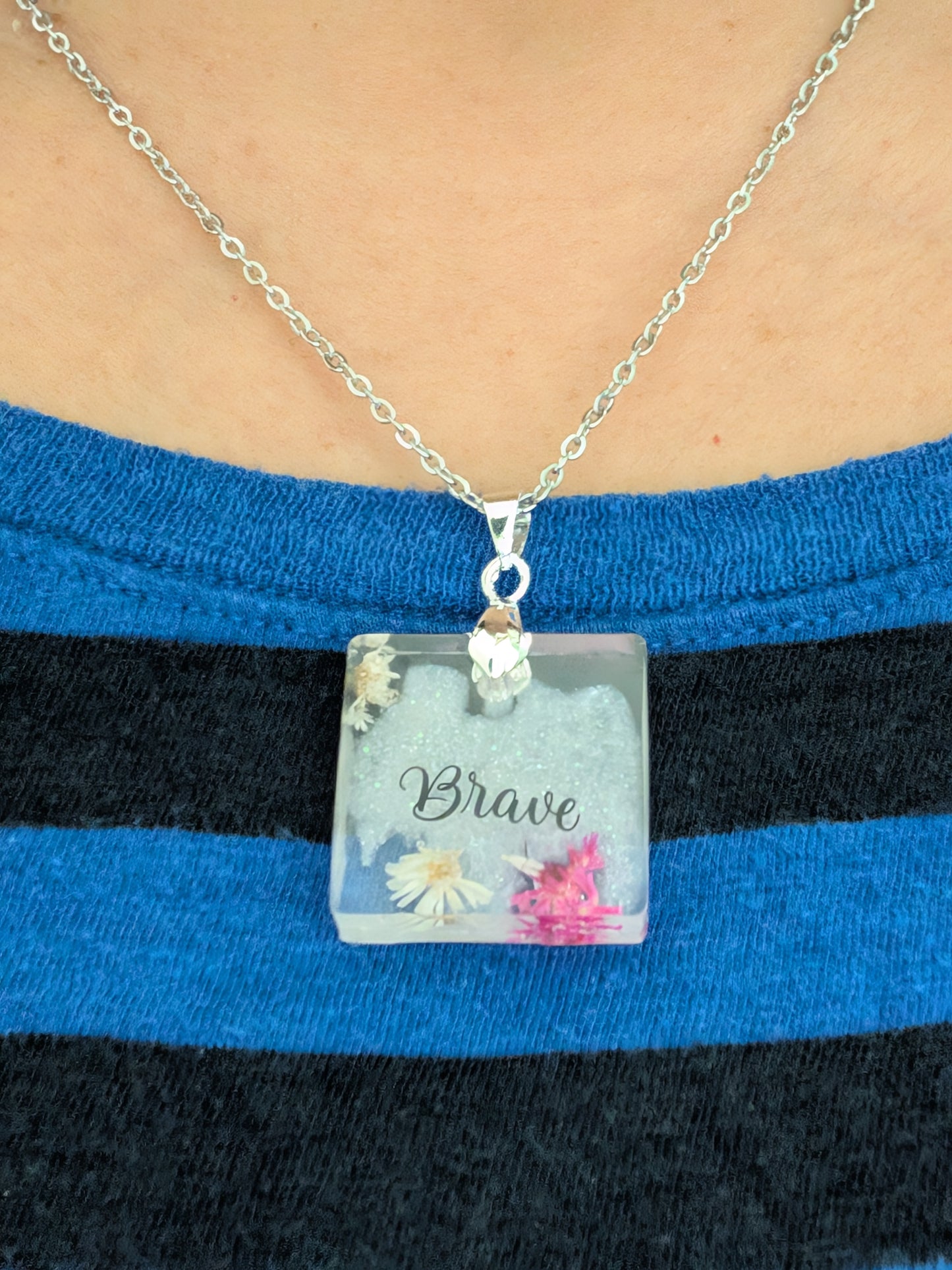 Necklace - 21 inches stainless steel cable link chain with a resin with flowers square pendant