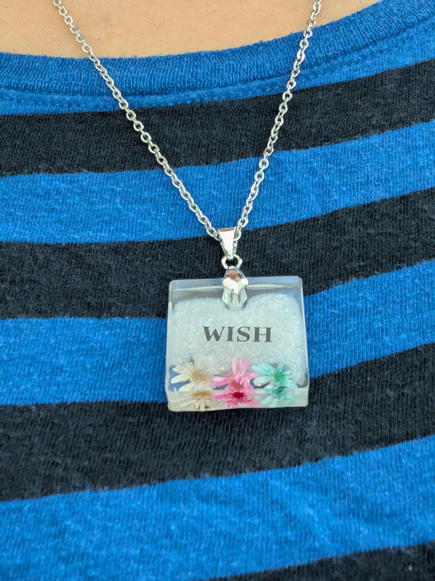 Necklace - 21 inches stainless steel cable link chain with a resin with flowers square pendant