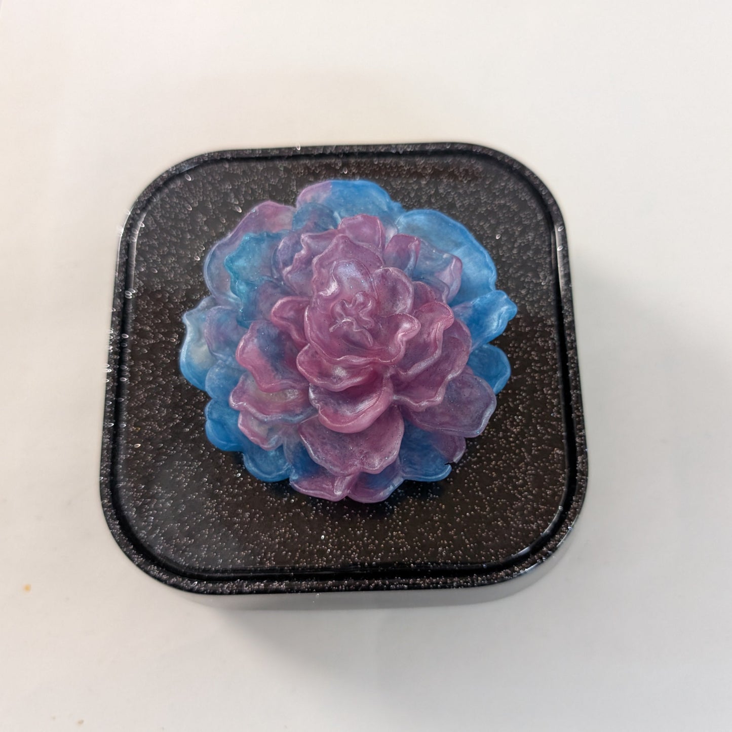 Knickknack - Large resin square jewelry box with flower lid