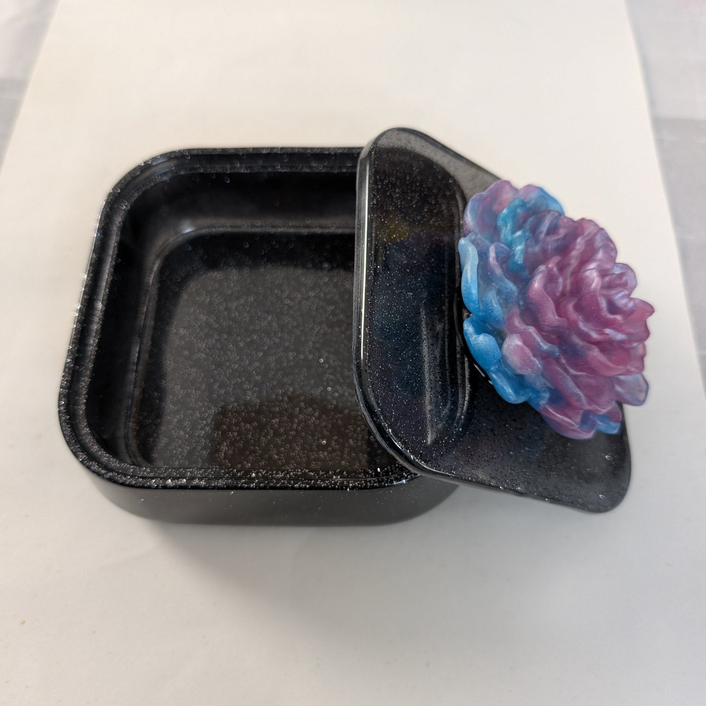 Knickknack - Large resin square jewelry box with flower lid