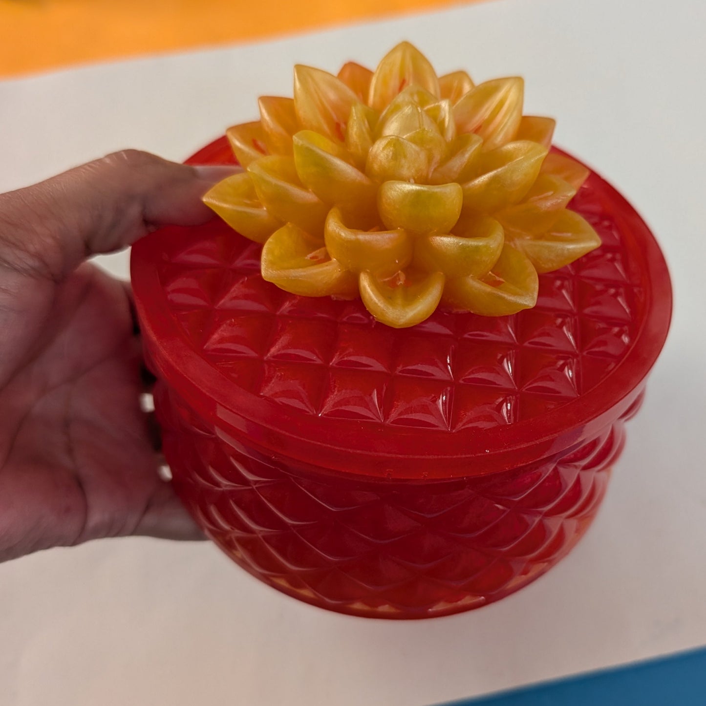 Knickknack - Resin round trinket box with flower lid