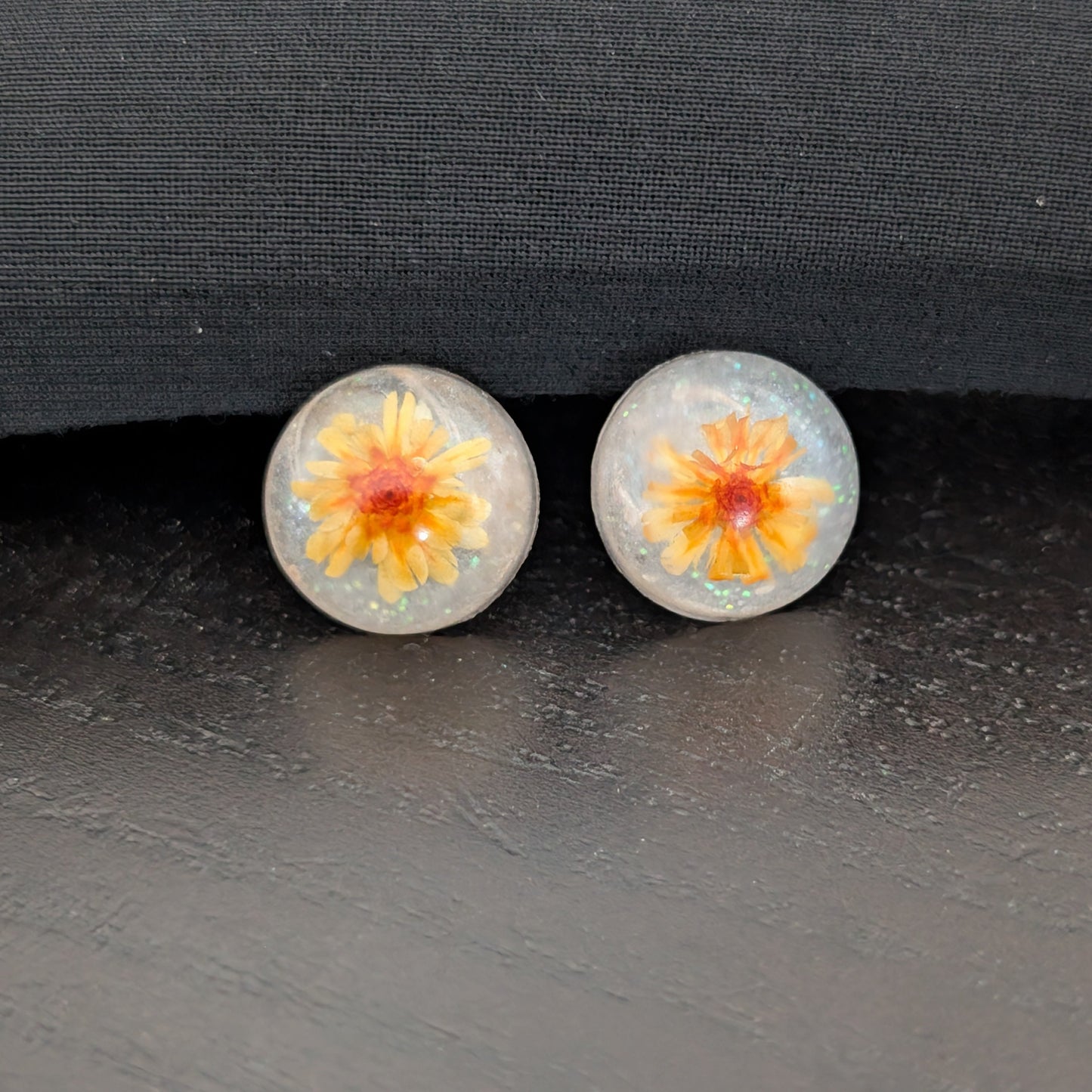 Earrings - Dried flowers Resin studs