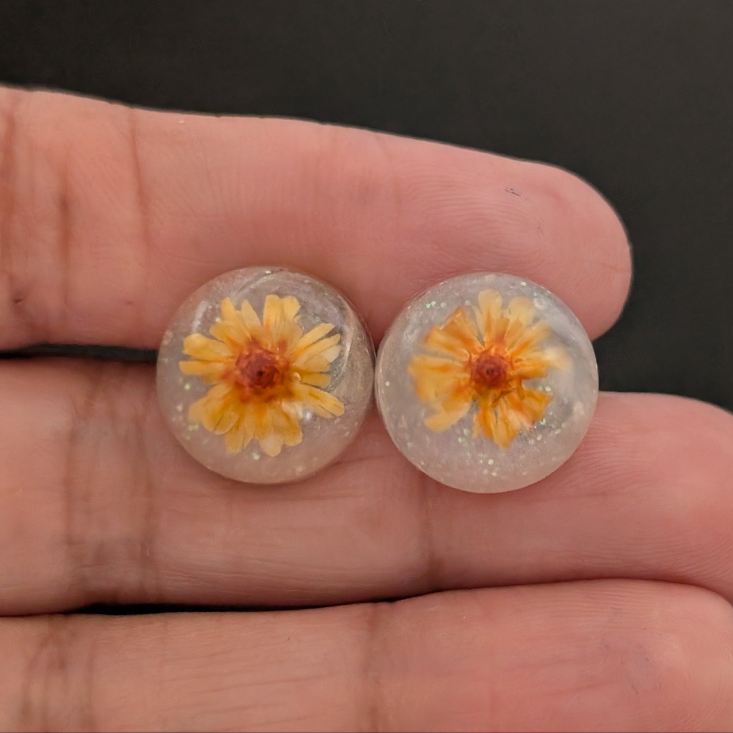 Earrings - Dried flowers Resin studs