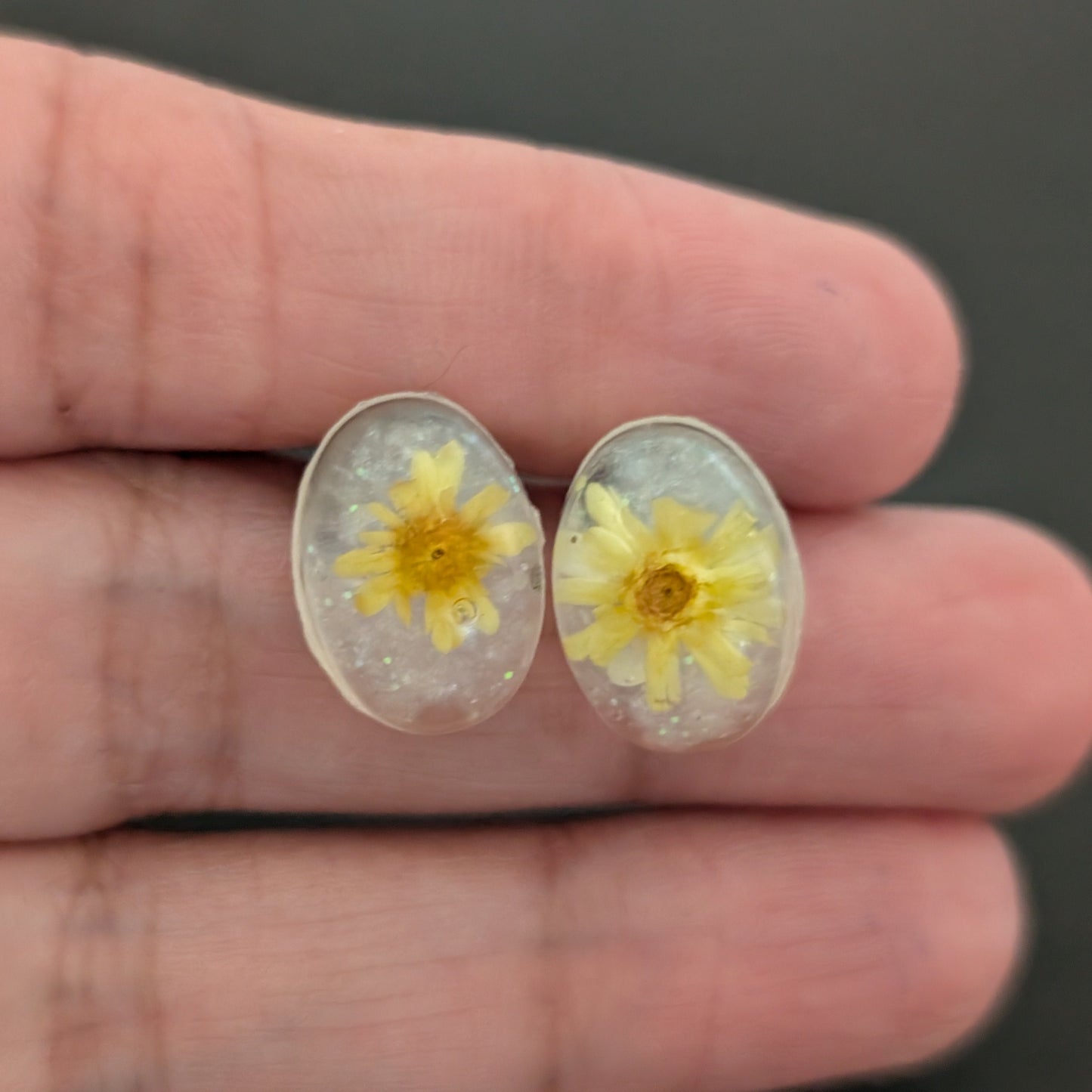 Earrings - Dried flowers Resin studs