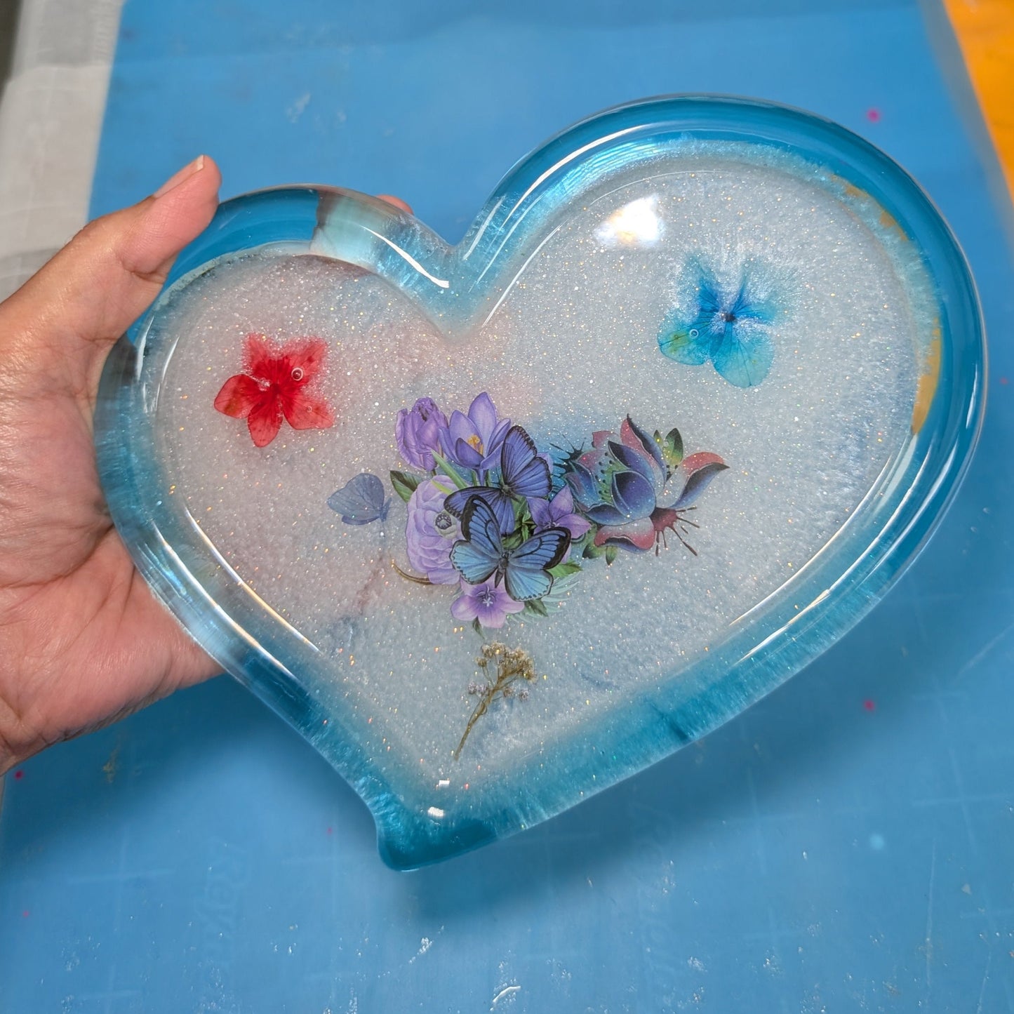 Knickknack - Resin large irregular heart tray