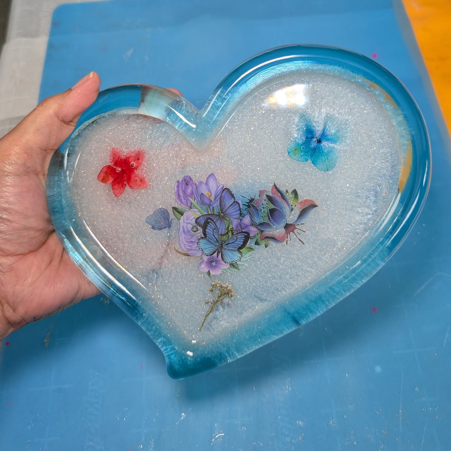 Knickknack - Resin large irregular heart tray