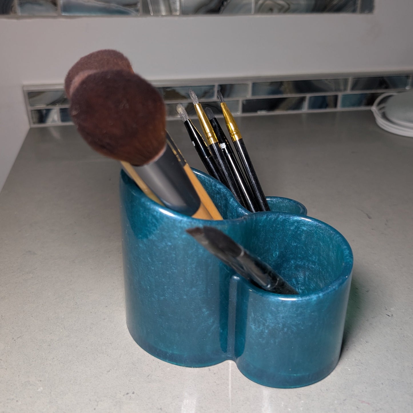 Knickknack - Large resin brush/pen holder