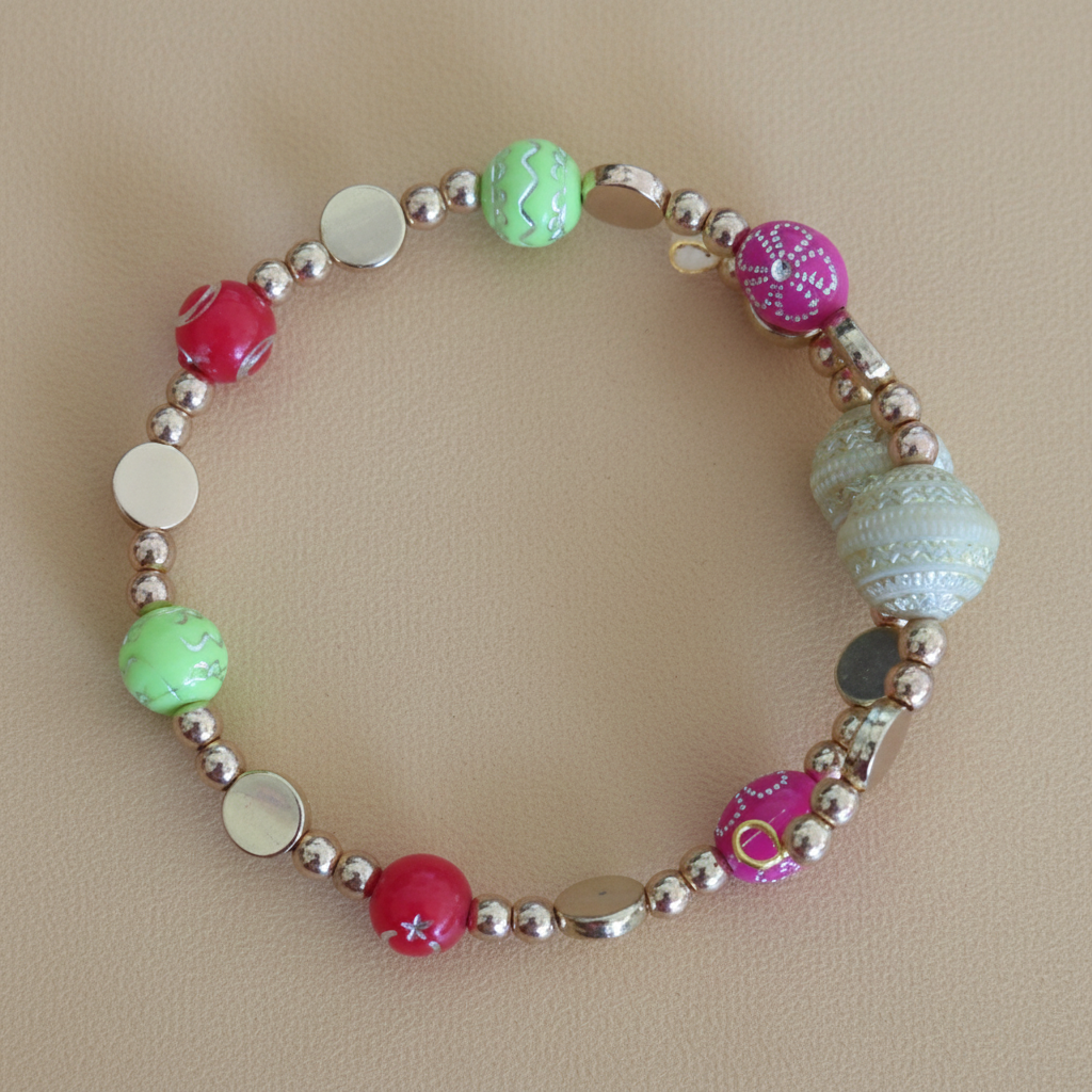 Bracelet - 1 coil textured and spacer beads on gold memory wire