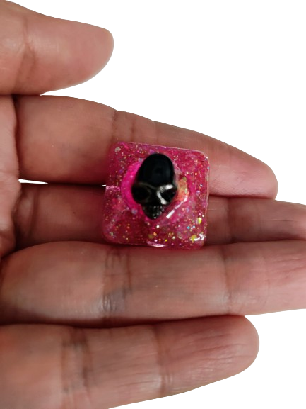 Pin - 3D resin pin silver skull with silver butterfly clutch