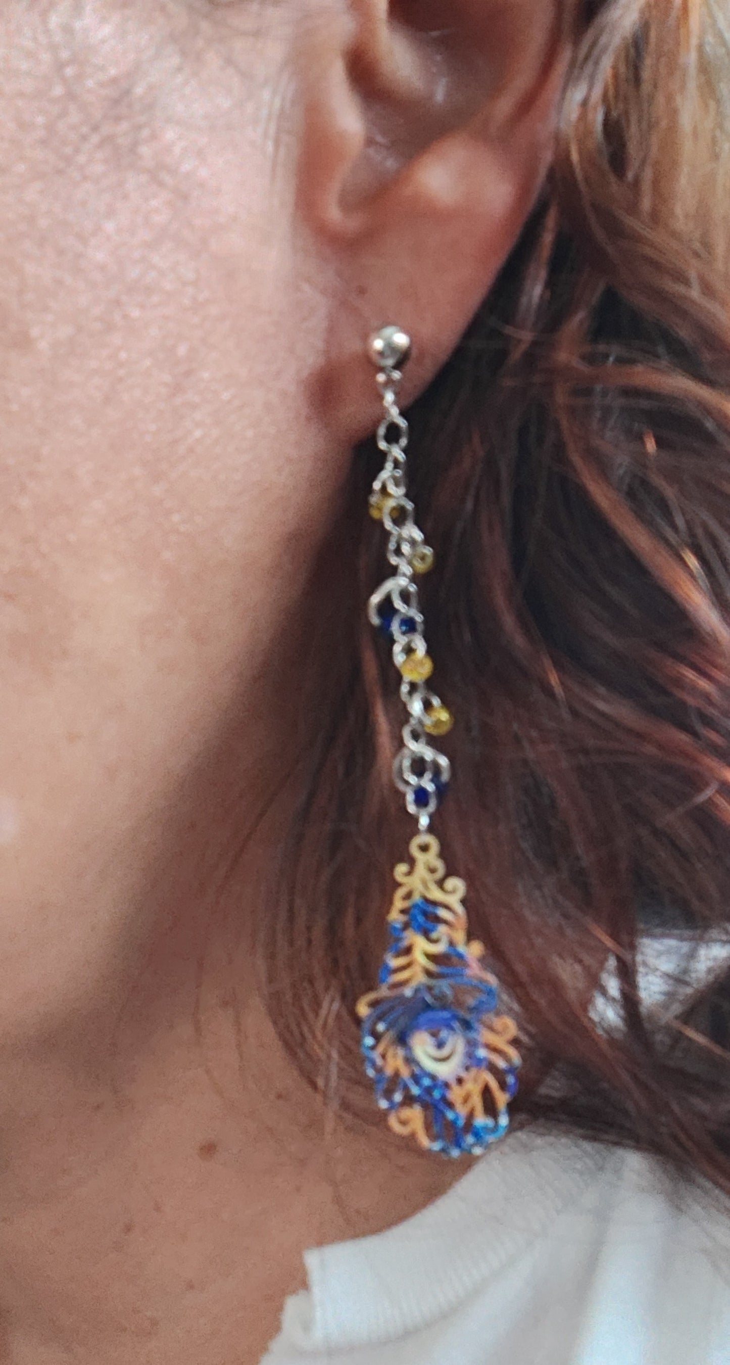Inspire with our Filigree feather earrings. Made with stainless steel chains and delicate seed beads, these earrings feature intricate filigree feathers on ball post studs. Lightweight and elegant, perfect for any occasion. Elevate your style now!
