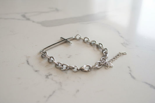 Bracelet - 7.75 inches silver cross on silver cable chain with lobster clasp