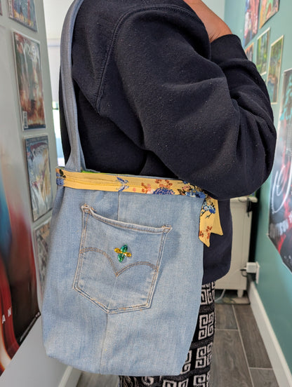 "Go green, look great. This bag delivers on both, with its clever combination of refurbished and new materials ensuring it's both earth-friendly and effortlessly stylish."