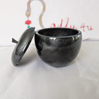 hand crafted with epoxy resin..

Epoxy resin is typically smooth, rigid, and non-porous, similar to a hard plastic or glass.

Knickknack - Resin apple trinket with lid