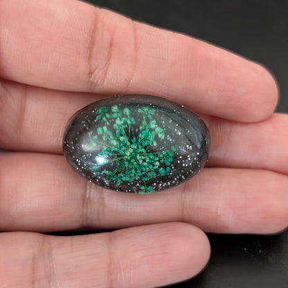 Add a touch of whimsy to any outfit with our 3D dried flower in resin pin. The stunning silver butterfly clutch ensures secure and easy attachment. Let this pin be your new go-to accessory for an elevated and playful look!