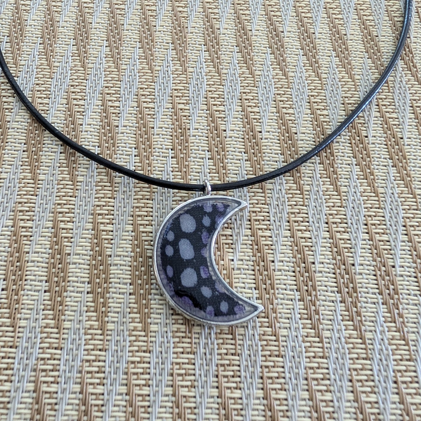 This stunning necklace features an 18-inch black leather cord with a resin silver moon pendant. The extension chain adds an extra 2 inches for the perfect fit. Lightweight at only 0.2 oz, this necklace will elevate any outfit. Feel passionate and inspired wearing this beautiful piece.