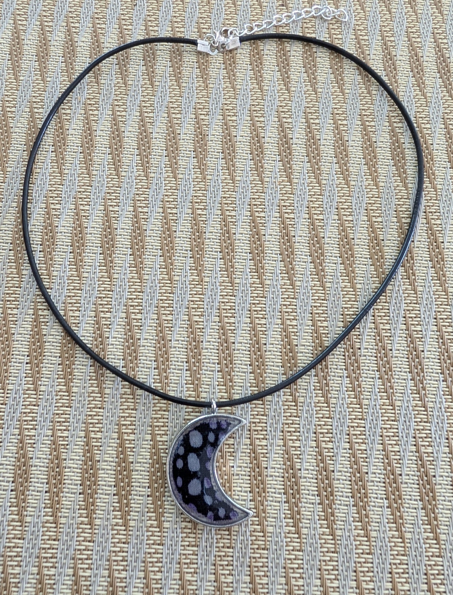 This stunning necklace features an 18-inch black leather cord with a resin silver moon pendant. The extension chain adds an extra 2 inches for the perfect fit. Lightweight at only 0.2 oz, this necklace will elevate any outfit. Feel passionate and inspired wearing this beautiful piece.