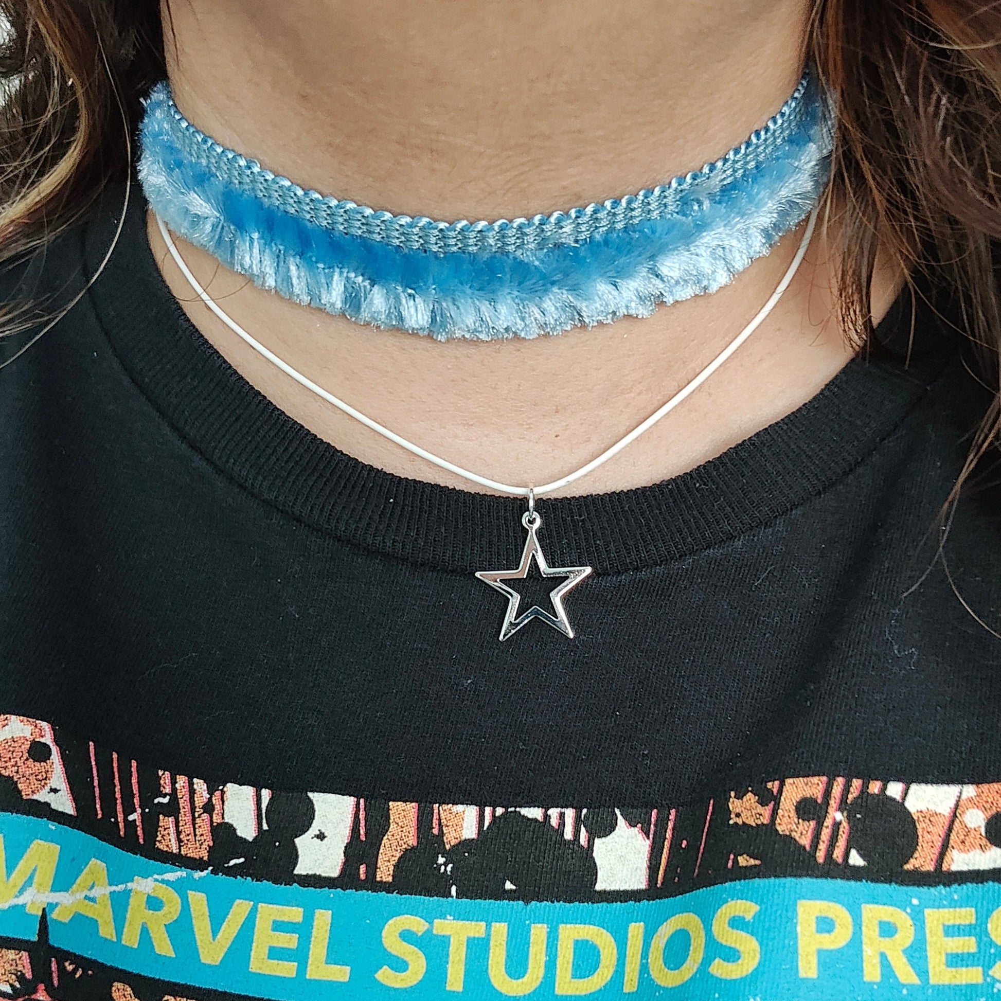 Elevate your style with this stunning Necklace - Choker! The delicate blue lace ribbon and silver star charm add a touch of elegance. The polyester strand ensures durability, making it perfect for everyday wear. Make a statement and shine like a star with this beautiful piece!