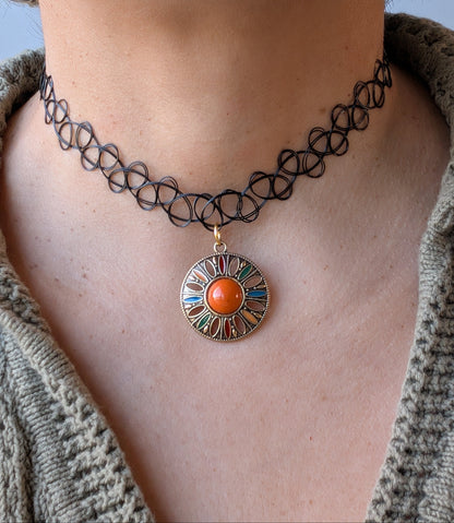 Slip on effortless style with this adjustable stretchy elastic necklace featuring a gorgeous boho antique silver charm. 