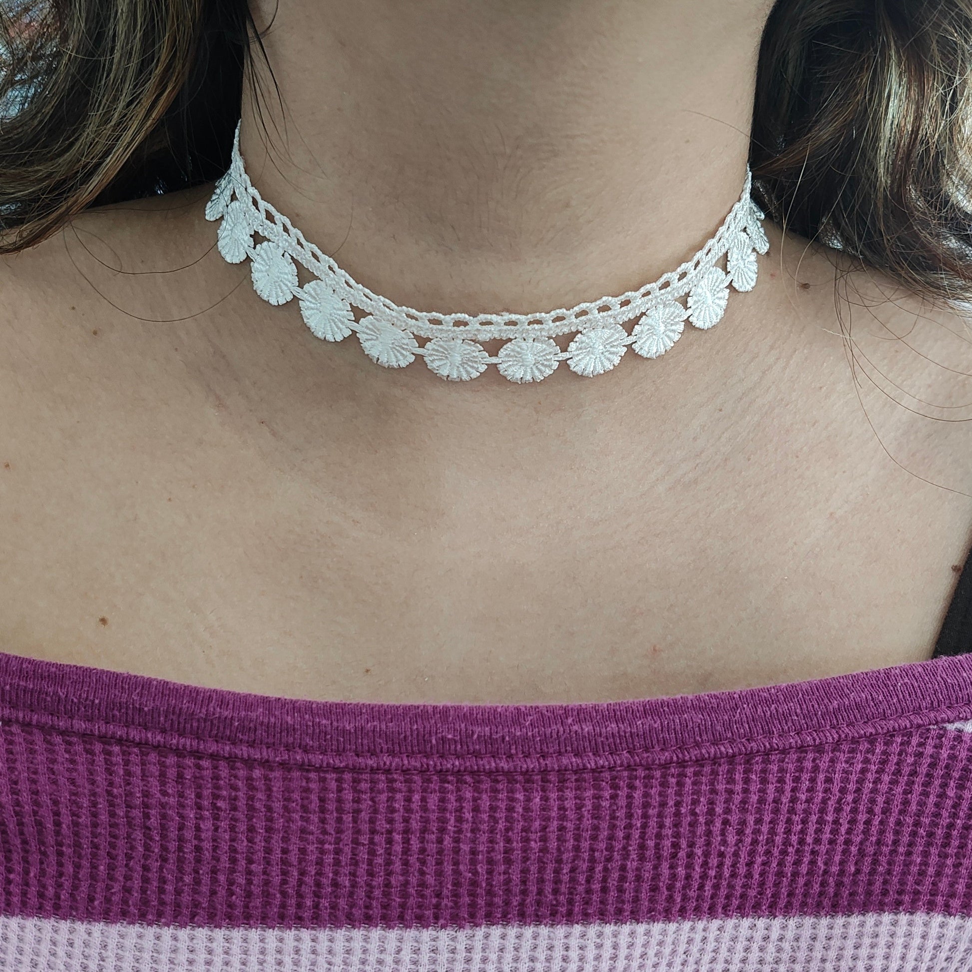 Elevate your style with our stunning Necklace - Choker white floral lace! Adorned with delicate, intricate lace, this choker adds a touch of femininity to any outfit. Perfect for special occasions or everyday wear, it's a must-have accessory for any fashion-forward individual. Make a statement with our choker today!