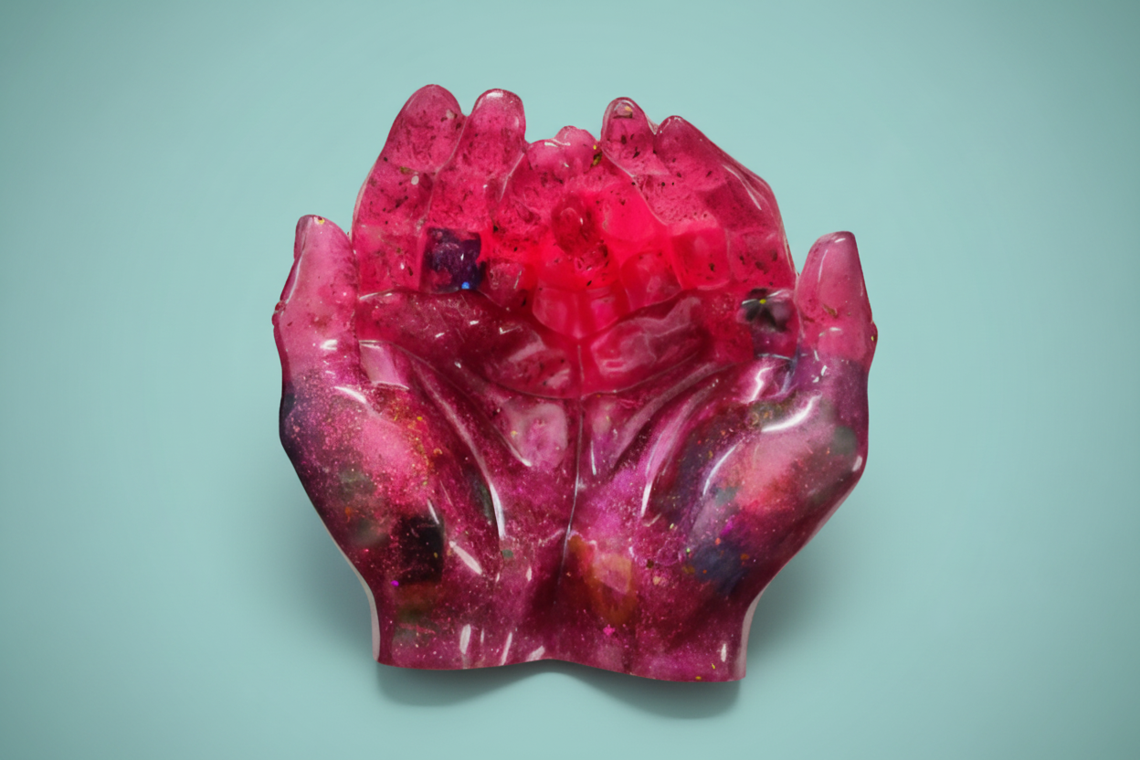 Made from durable resin, this unique dish features intricately crafted hands to hold your small treasures. Perfect for adding a touch of elegance to any space.