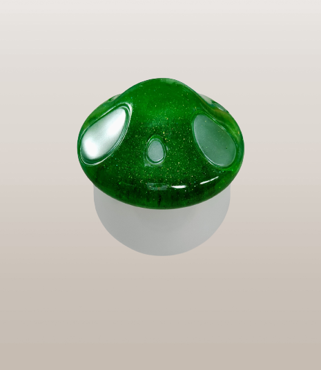 Mushroom your way to trinket heaven with this Knickknack Mushroom! This resin trinket features a lovely mushroom-style lid and is perfect for storing anything you can think of - from jewelry and coins to your deepest secrets! So go ahead, get that mushroom-style charm you've been dreaming about and let the kooky-coolness begin!