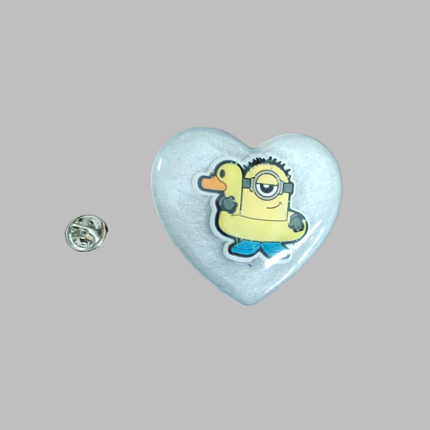 Unleash your inner child with our adorable 3D resin minions pin! This pin features a silver butterfly clutch for secure fastening. Show off your fun side and add a pop of color to any outfit. Perfect for any pin collector or lover of all things cute!