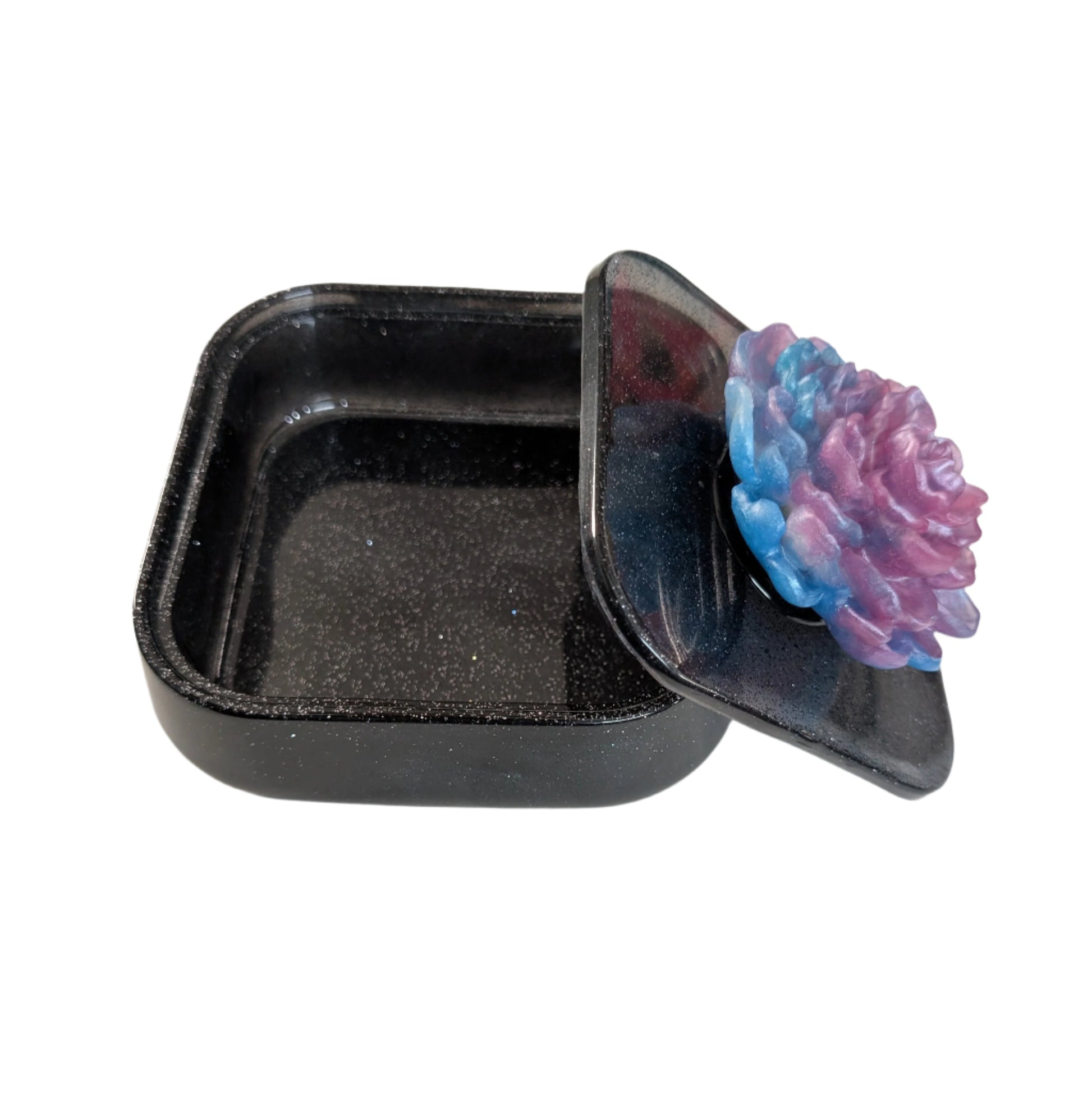 Elevate your jewelry collection with this stunning Knickknack jewelry box. Featuring a flower lid and made of durable resin, this box measures 5 x 5 inches and has a depth of 1.5 inches, making it perfect for large pieces. Weighing only 14 oz, it's also lightweight and easy to transport. Transform your dressing table and protect your precious pieces with this beautiful box.