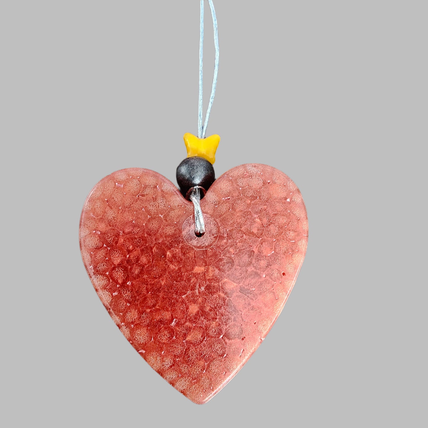 Feel the freshness of nature with Freshie's Heart With Bead air freshener! Enjoy the pleasing scent and unique design of this delightful product. Refresh your home and cars with this beautiful, eye-catching air freshener!