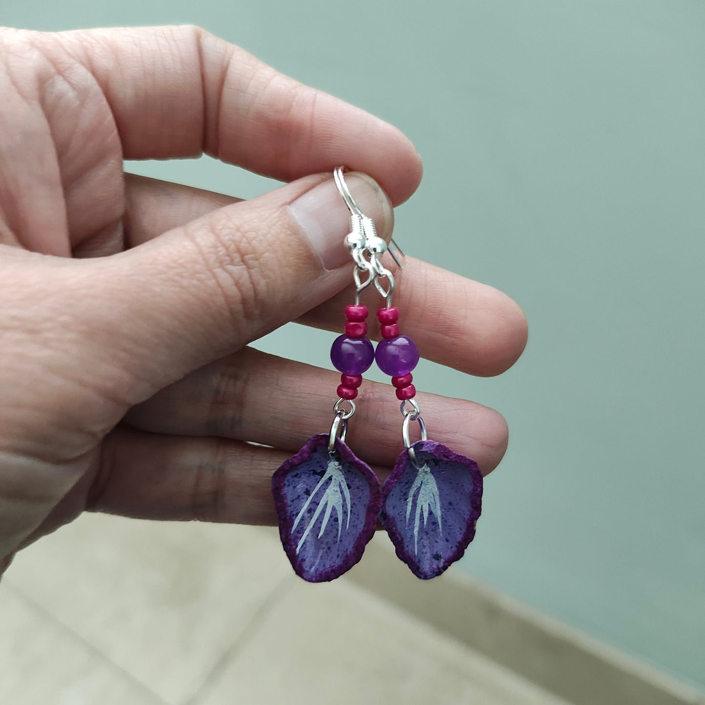 These Ceramic Leaf Earrings are the perfect accessory for any outfit! With delicate beads and a silver hook, they add just the right amount of flair to your look. At only 0.11 oz, you won't even feel like you're wearing earrings, but you'll definitely look fabulous!