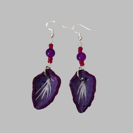 These Ceramic Leaf Earrings are the perfect accessory for any outfit! With delicate beads and a silver hook, they add just the right amount of flair to your look. At only 0.11 oz, you won't even feel like you're wearing earrings, but you'll definitely look fabulous!