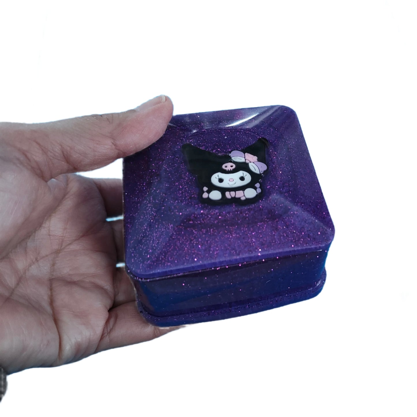 Elevate your jewelry storage game with our Knickknack resin square box. The character lid adds personality to this functional piece, keeping your treasures organized and protected. Made with high-quality resin, it's durable and long-lasting. Add a touch of charm to your vanity or dresser.