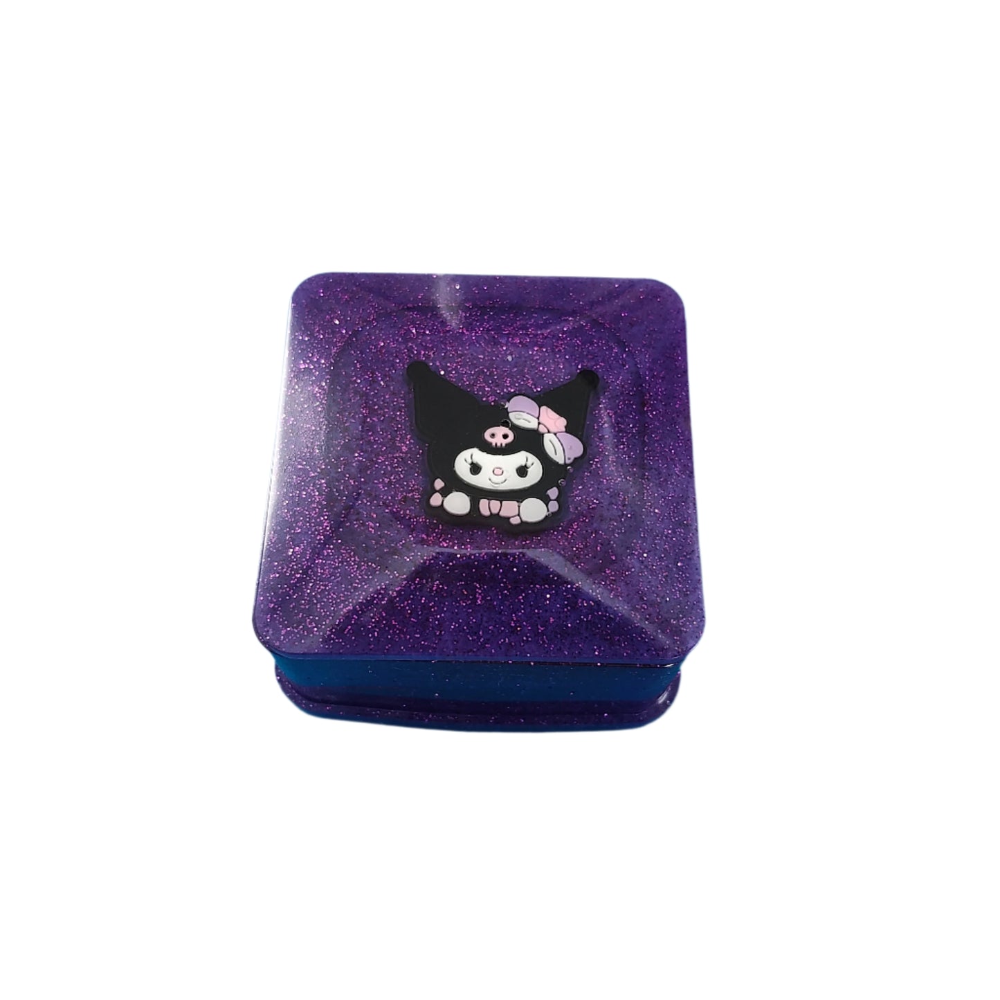 Elevate your jewelry storage game with our Knickknack resin square box. The character lid adds personality to this functional piece, keeping your treasures organized and protected. Made with high-quality resin, it's durable and long-lasting. Add a touch of charm to your vanity or dresser.