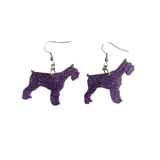Complete your outfit with these adorable Resin Scottish dog earrings! Made with quality materials, these earrings feature a charming Scottish dog design and comfortable hook closure. Showcase your love for dogs and add a touch of charm to any outfit. Great for dog lovers and fashion enthusiasts alike!
