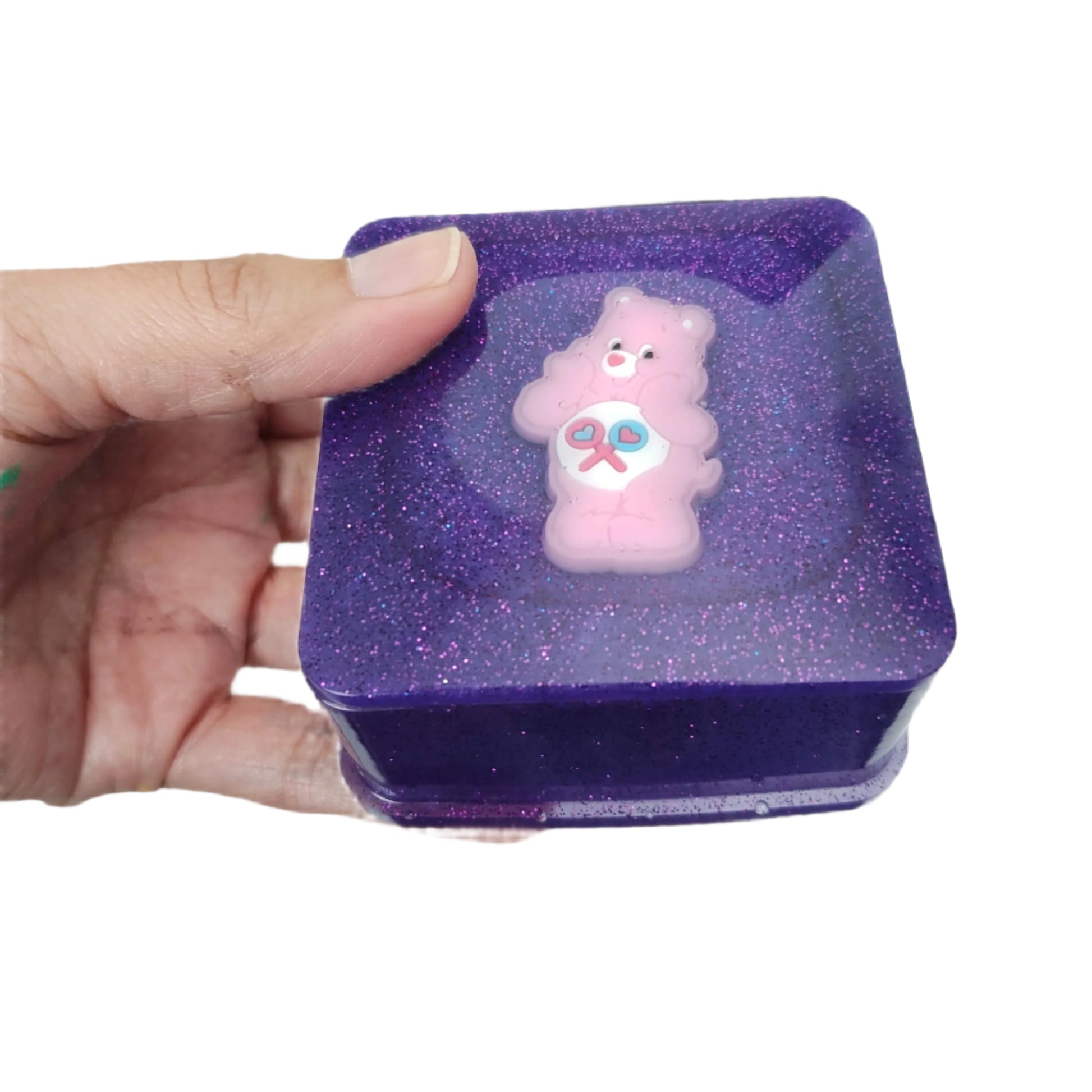 Elevate your jewelry storage game with our Knickknack resin square box. The character lid adds personality to this functional piece, keeping your treasures organized and protected. Made with high-quality resin, it's durable and long-lasting. Add a touch of charm to your vanity or dresser.