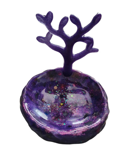 Organize your jewelry with our charming Knickknack - Resin tree jewelry stand. Its 5-inch height and length make it a perfect fit for any dresser or vanity. Plus, its lightweight 10 oz design means you can easily move it around. Keep your trinkets in check with this adorable tree stand!