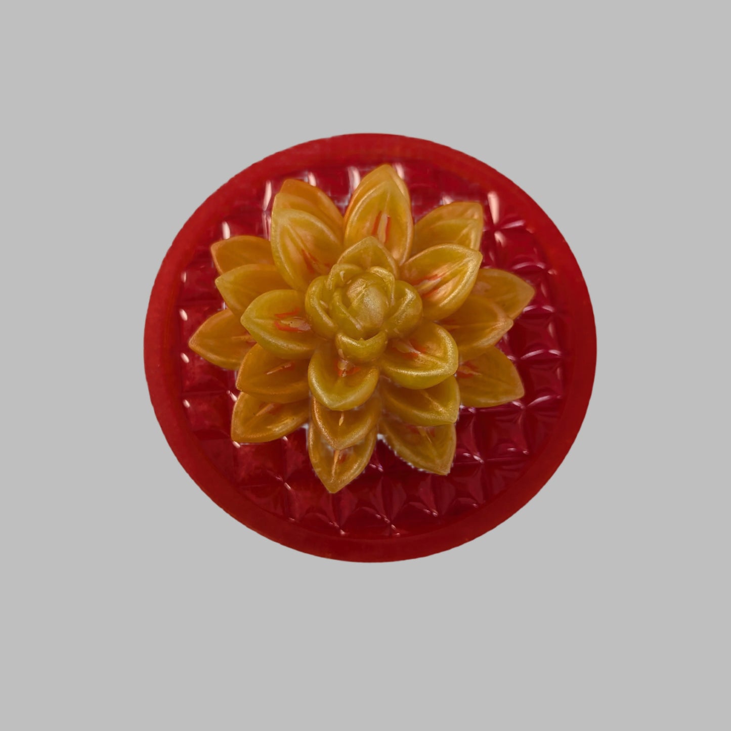 Keep your tiniest treasures safe in our round trinket box. With a charming resin design and a beautiful flower lid, it adds a playful touch to any space. At approximately 5 x 5 in, 4.25 in height, and weighing 11.7 oz, it's perfect for your precious items.