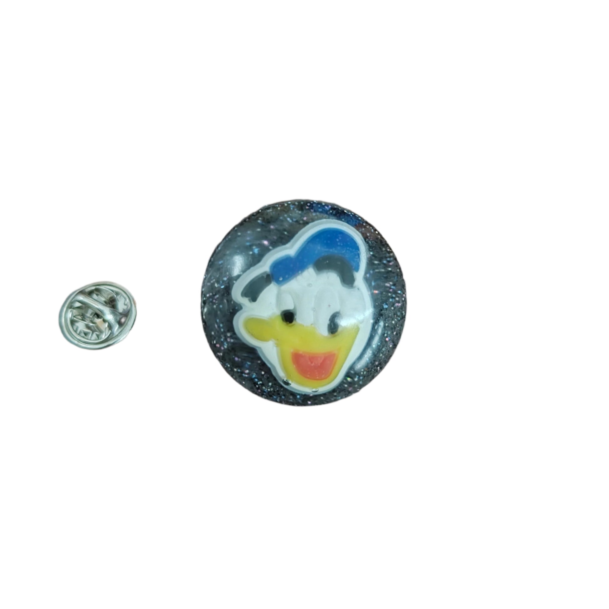 Add some Disney magic to your outfit with our 3D resin Donald Duck pin! With its intricate design and secure silver butterfly clutch, this pin is perfect for any collector or fan. Stand out in style with a touch of nostalgia. Get yours today!