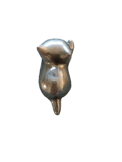 Add a touch of cuteness and charm to any room or space with our Resin small cat trinket. Made of high-quality resin, this small cat figurine is the perfect addition to your collection.