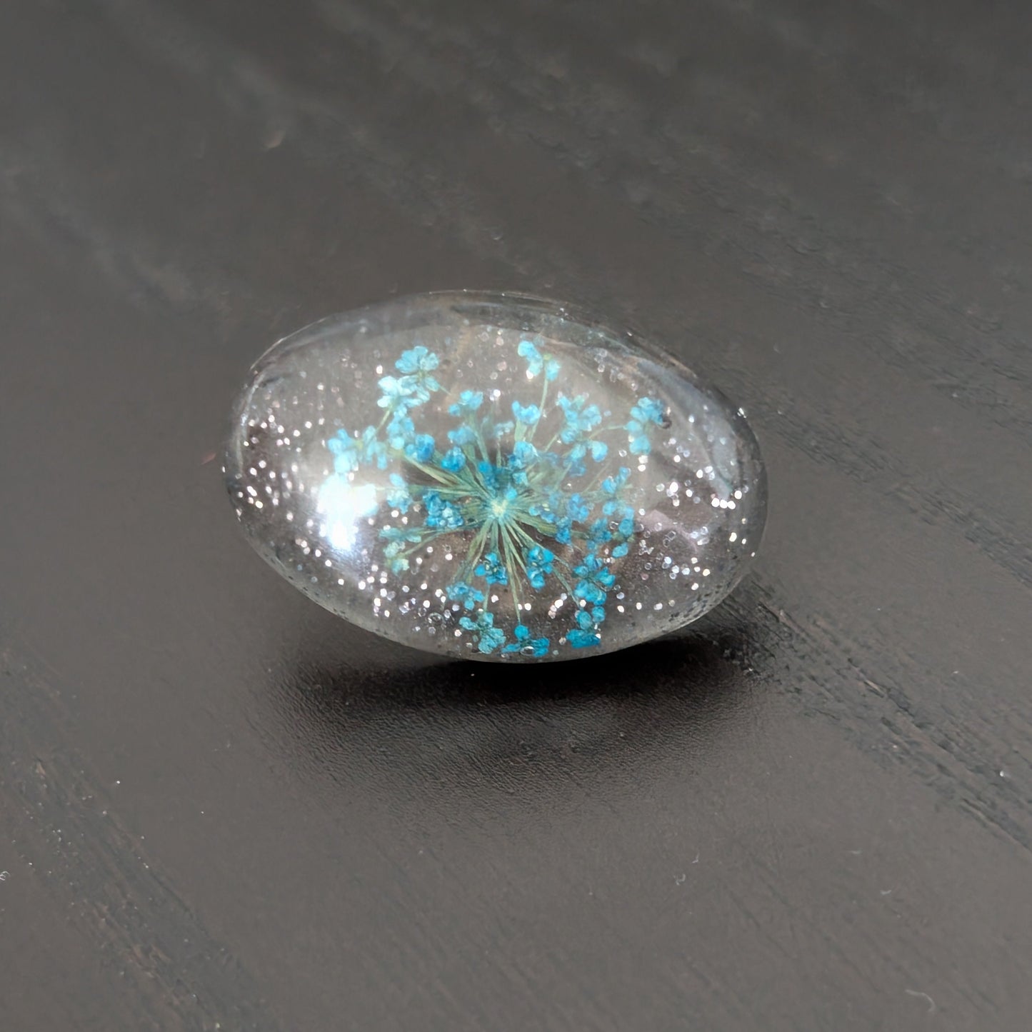 Add a touch of whimsy to any outfit with our 3D dried flower in resin pin. The stunning silver butterfly clutch ensures secure and easy attachment. Let this pin be your new go-to accessory for an elevated and playful look!