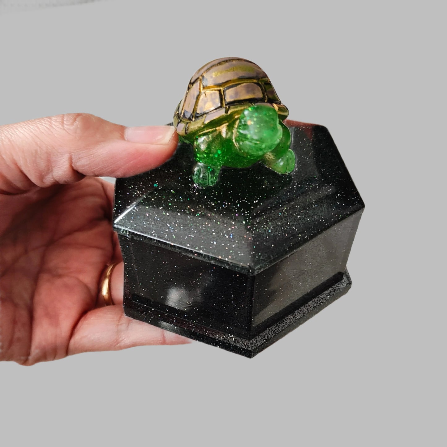 Knickknack - Resin hexagon trinket box with turtle lid